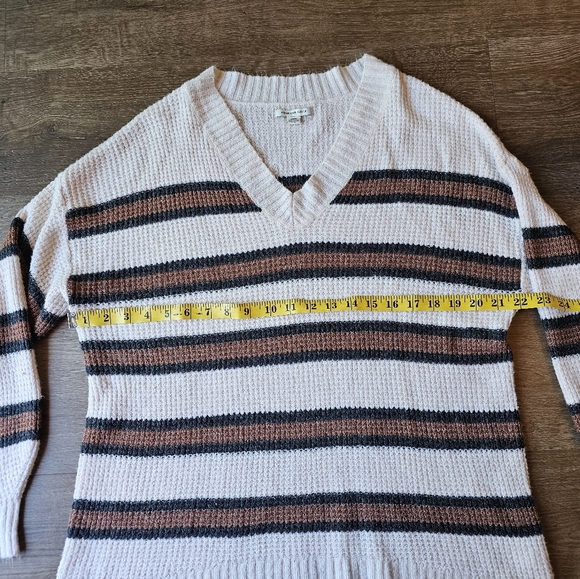 American eagle oversized V neck soft ivory brown and black striped sweater sz M - Picture 8 of 11